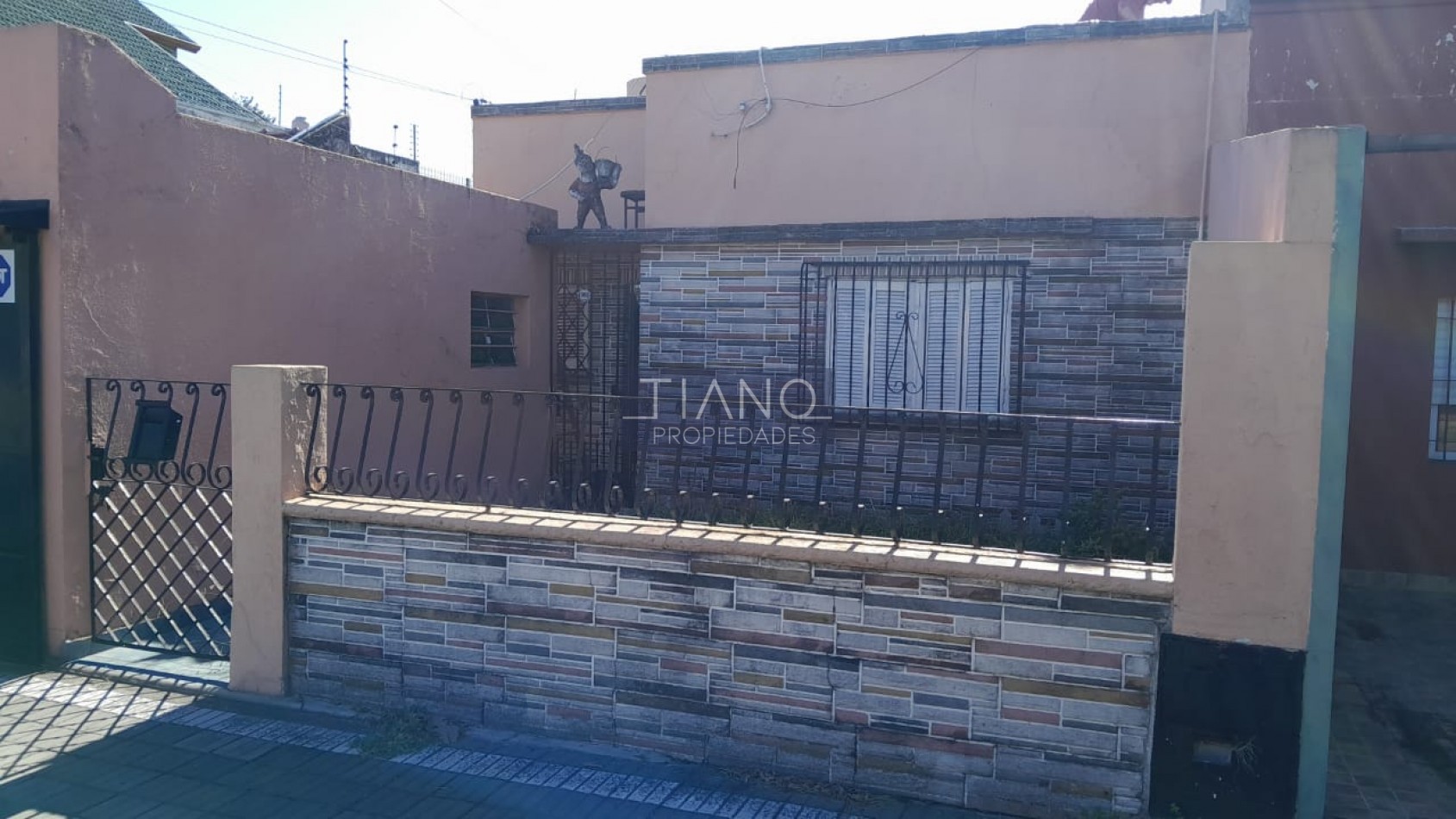 AMPLIO 3 AMBIENTES CON PATIO, PARRILLA Y LAVADERO