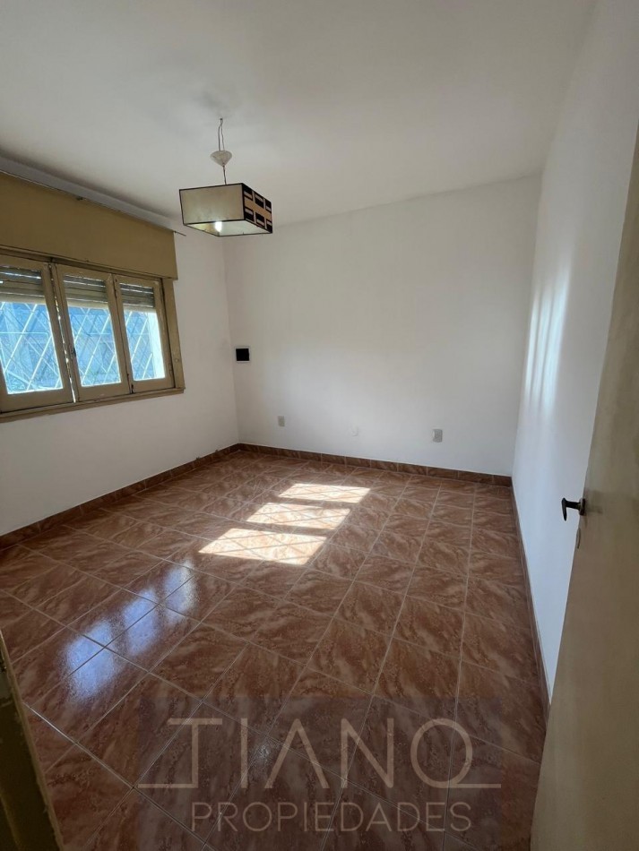 LOCAL EN ALQUILER EN ESQUINA - USO PROFESIONAL/COMERCIAL
